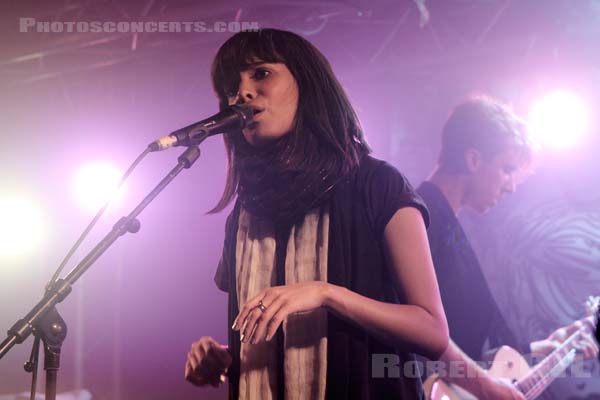 SCHOOL OF SEVEN BELLS - 2010-11-03 - PARIS - La Boule Noire - 